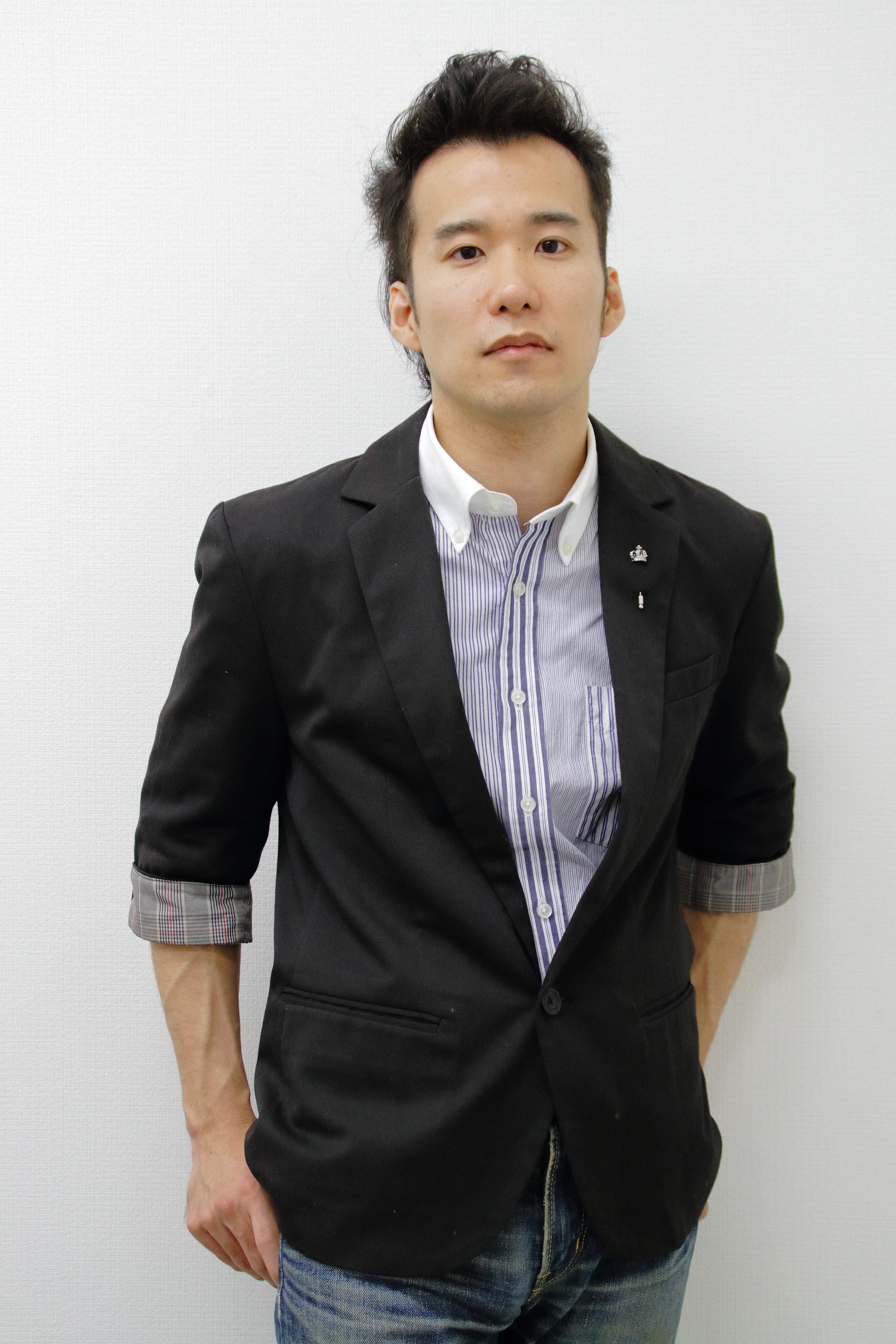 八重尾雄太。ピアノ、キーボード、作曲、編曲、音楽監修。兵庫県明石市のスタジオ Music Factory DrumCan にて撮影。